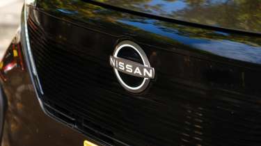 Nissan Sakura - front grille 