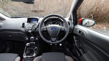 SEAT Ibiza SC FR vs Ford Fiesta Zetec S Black Edition - Fiesta interior