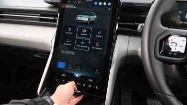 Ford Explorer - central screen being moved to reveal the Megaconsole storage area
