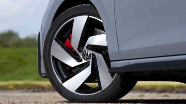 Volkswagen Golf GTI - alloy wheel detail