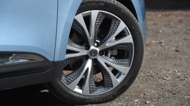 Renault Grand Scenic alloy wheel