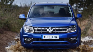 Volkswagen Amarok pick-up 2016 - water