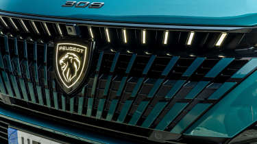 Peugeot E-308 facelift - grille