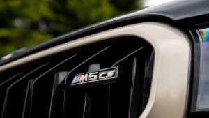 BMW M5 CS - grille badge