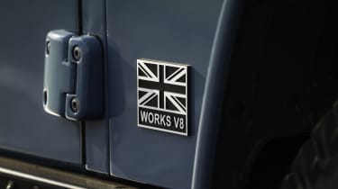 Land Rover Defender Classic V8 - classic badge 