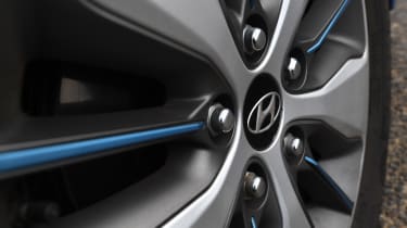 Hyundai Ioniq Plug-in - wheel