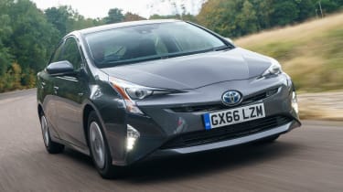 Toyota Prius - front action
