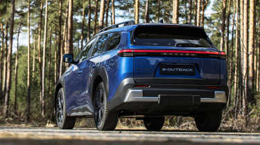 Subaru E-Outback - rear tracking