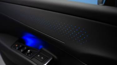 2025 Volkswagen T-Roc studio - lighting