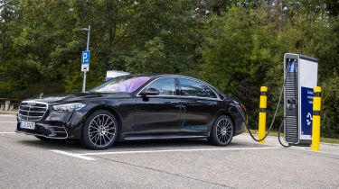 New Mercedes S 580 e L plug-in hybrid - charging