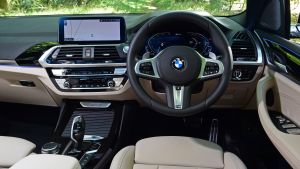 BMW-X3-PHEV-front-cabin.jpg