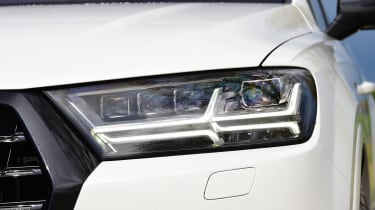 Audi SQ7 - front light detail