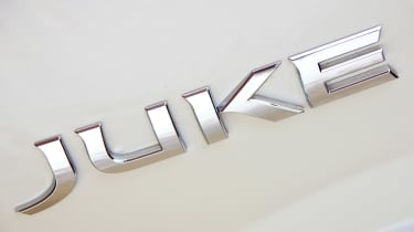 Nissan Juke mpv badge