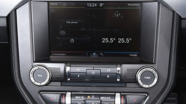 Ford Mustang 2.3 Convertible - infotainment screen