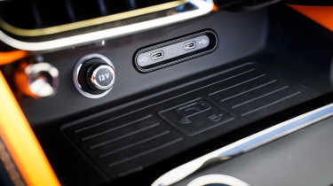 Bentley Flying Spur Speed - wireless charging pad