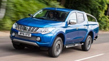 Mitsubishi L200 - front