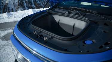 Mercedes GLB - front storage