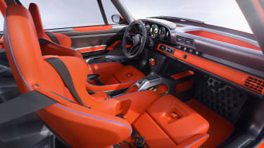 Singer DLS Turbo (Blood Orange) - interior