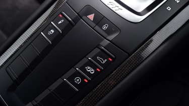Porsche 911 GTS - buttons