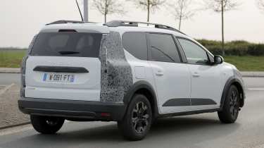 Dacia Jogger facelift (camouflaged) - rear 3/4