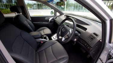 SsangYong Turismo - front seats