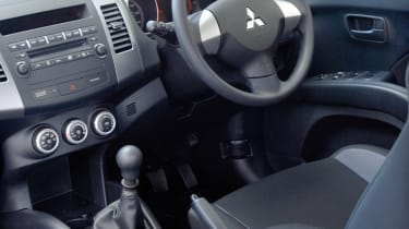 Mitsubishi Outlander 4Work interior