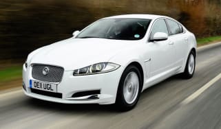 Jaguar XF 2.2 Luxury front tracking