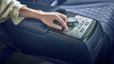 2025 Genesis Electrified G80 - centre console