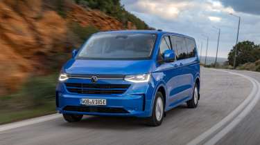 Volkswagen Transporter e-Shuttle - front tracking