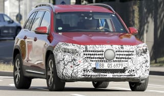 Mercedes GLB facelift (camouflaged red) - front