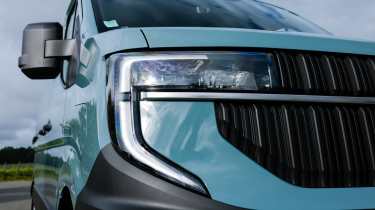 Renault Master E-Tech - headlight
