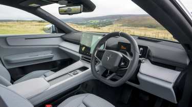 Polestar 4 - dashboard, side image