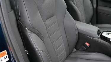 Suzuki e Vitara - front seats