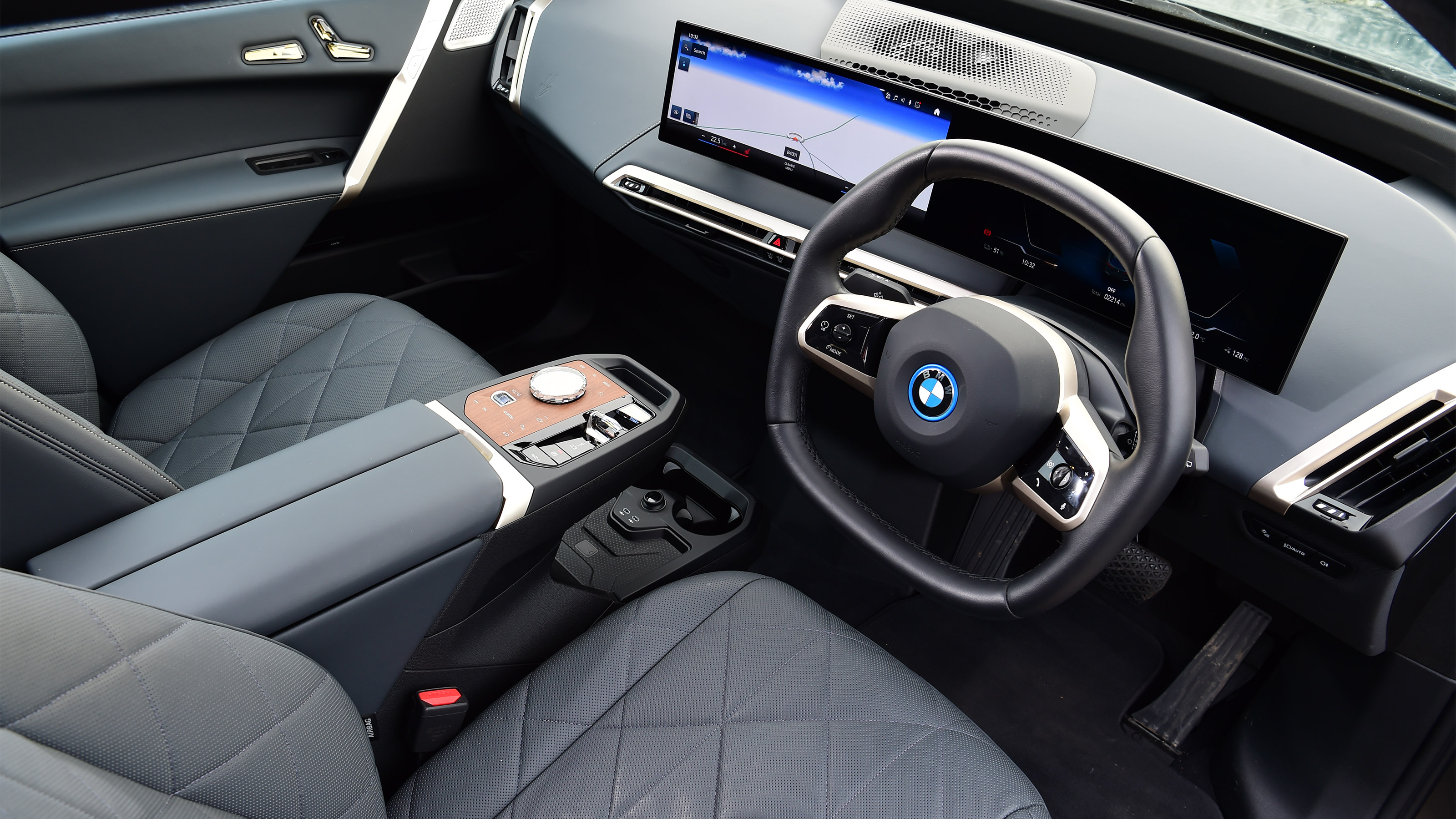 The BMW iX: The Pinnacle of Electric Innovation