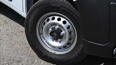 Citroen e-Relay - wheel
