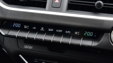 Lexus UX 250h - climate controls