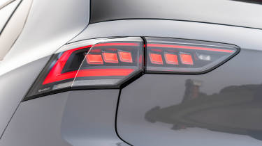 Volkswagen Golf - rear light