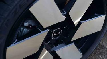 MINI Countryman - alloy wheel detail