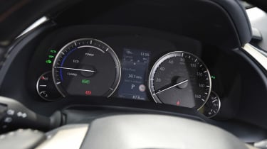 Lexus RX - dials