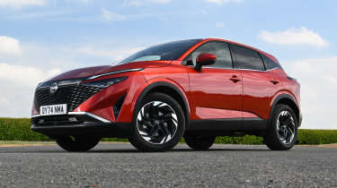 Nissan Qashqai - front static 