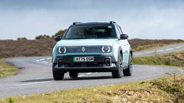 Renault 4 - front cornering