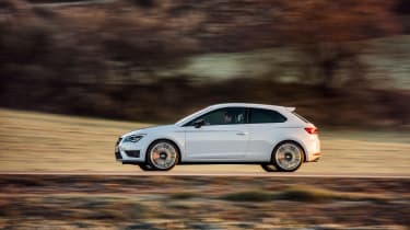 SEAT Leon Cupra 290 review - side tracking