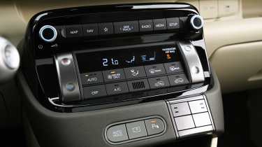 Hyundai Inster - centre console