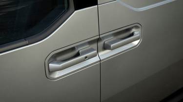 Kia PV5 Cargo - exterior door handles