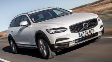 Volvo V90 Cross Country 2017 UK - front tracking