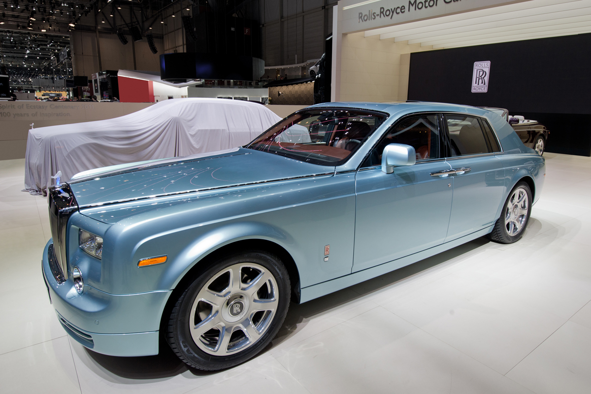 Rolls-Royce boss says plug-in hybrid tech ‘essential’ | Auto Express