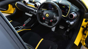 Ferrari 812 Superfast - dash