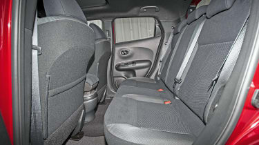 Nissan Juke mk1 - rear seats