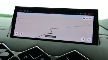 Volvo EX30 vs DS 3 E-Tense - DS 3 E-Tense infotainment screen 
