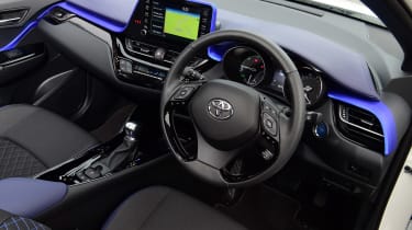 Toyota C-HR - cabin